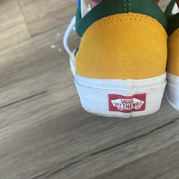 Vans - Picture 3 of 7